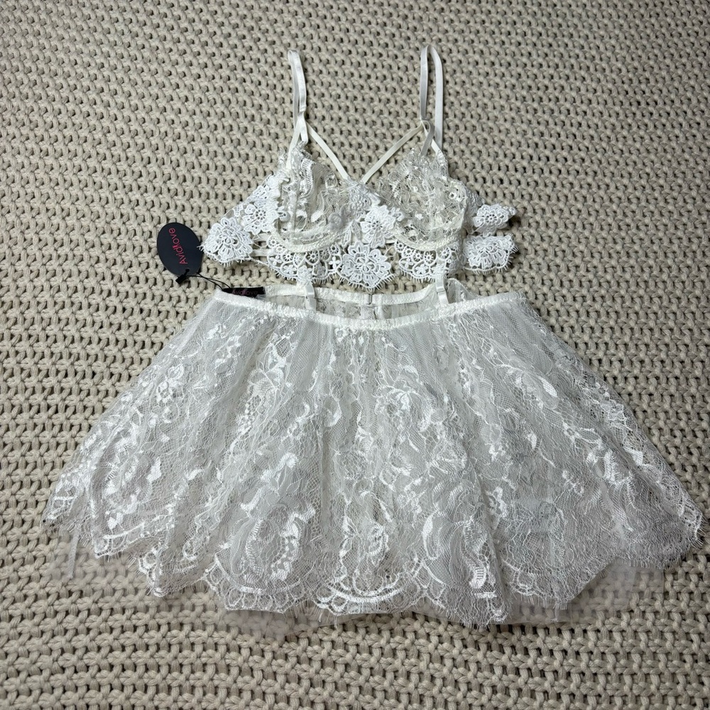 NWT Avidlove White Lingerie Sexy Lace Adjustable Size Medium